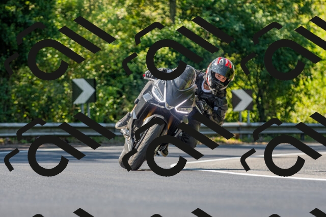 20250906112044_-R021153_r2