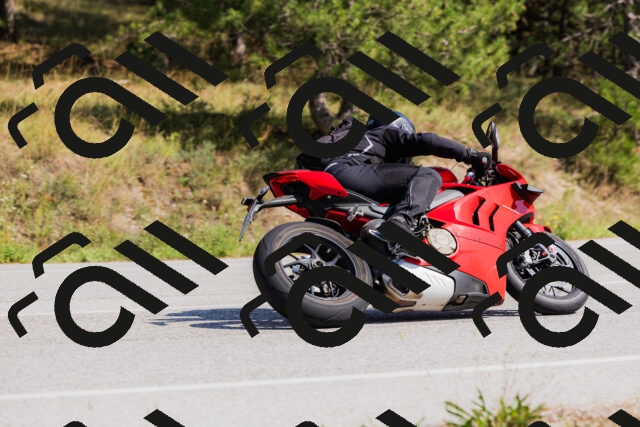 202509131422-_04A8860_c3