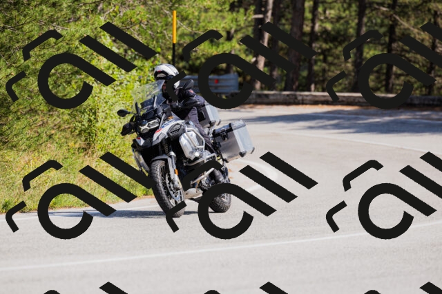 202509131431-_04A8944_c3