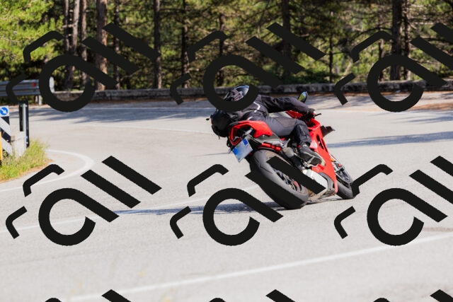 202509131523-_04A9483_c3