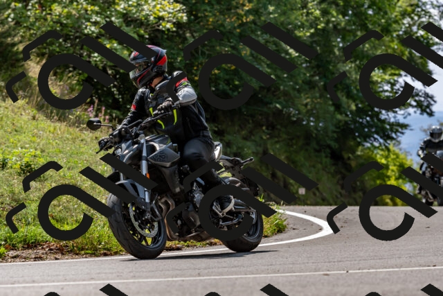 202509131257-DSC_9172_d2_