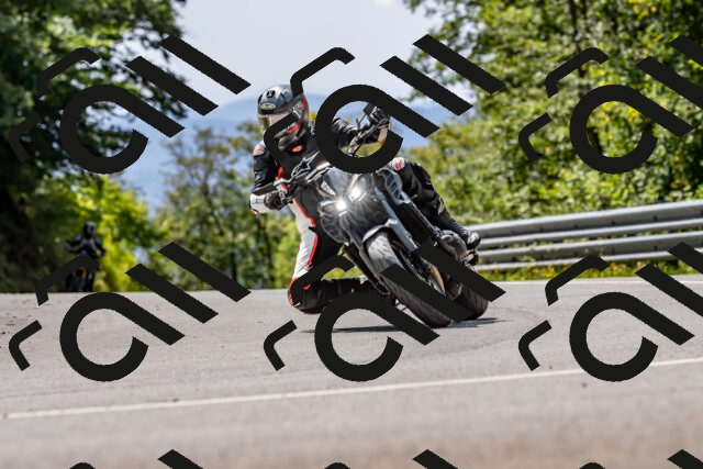 202509131257-DSC_9179_d2_