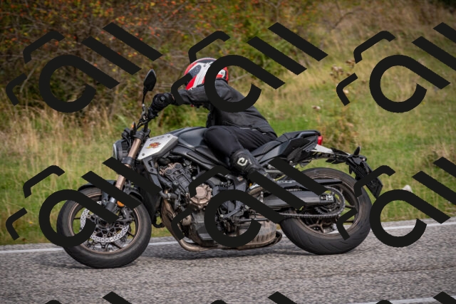 20250914100946-_5005575_am_