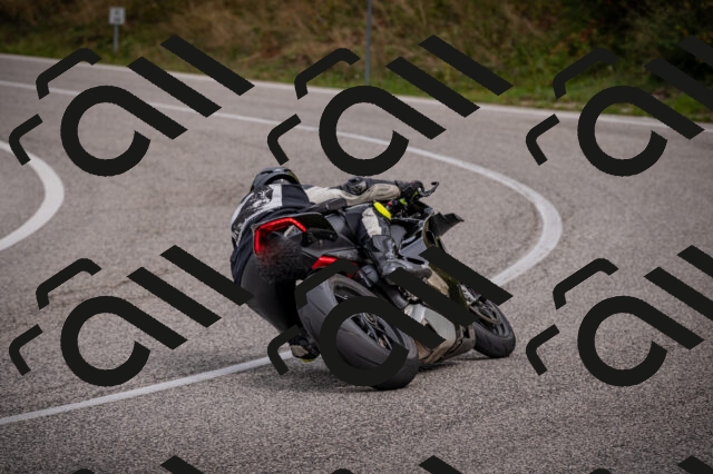 20250914113410-Z62_6020_am_