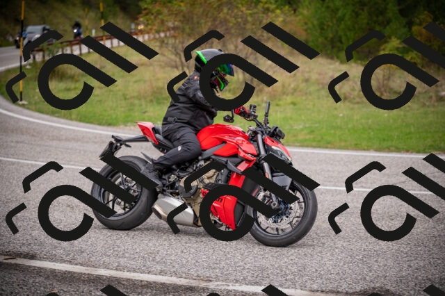 20250914123051-Z62_7120_am_