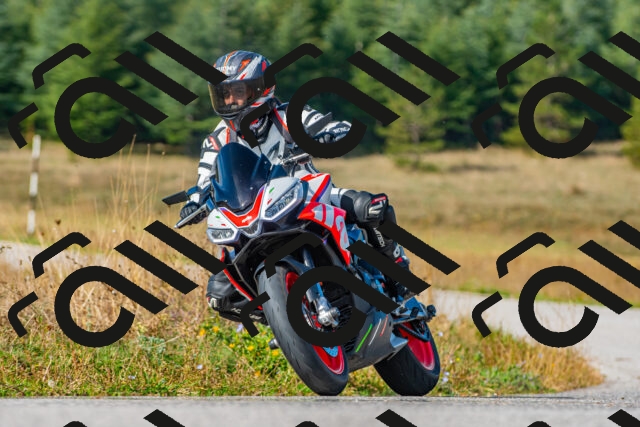 20250914102200_-R023189_r2