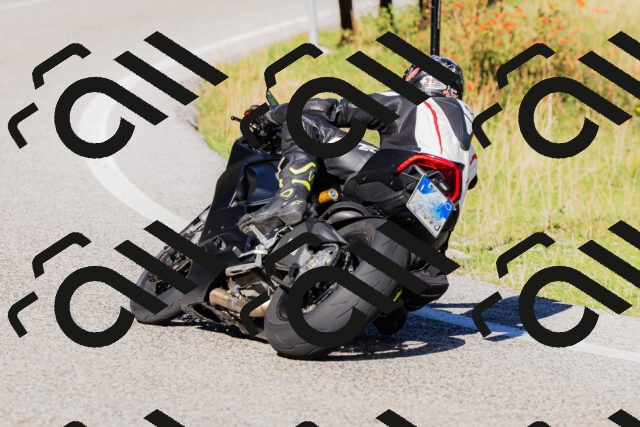 202509201030-_04A0134_c3