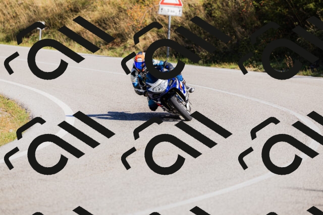 202509201043-_04A0304_c3