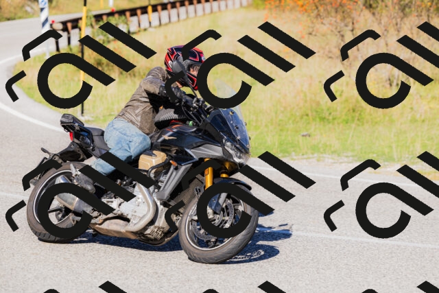 202509201045-_04A0340_c3