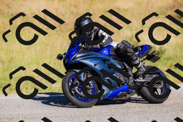 202509201051-_04A0409_c3