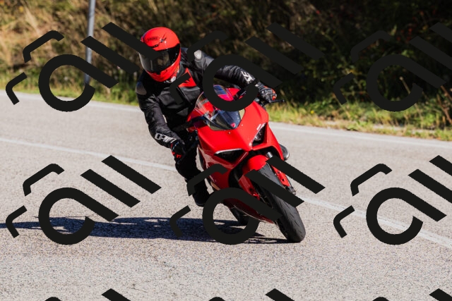 202509201057-_04A0452_c3