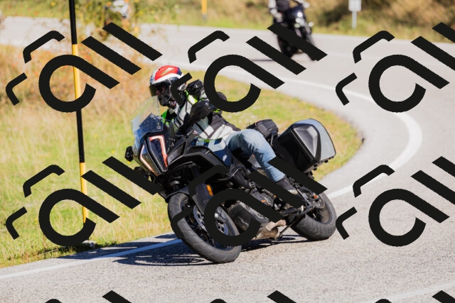 202509201100-_04A0476_c3