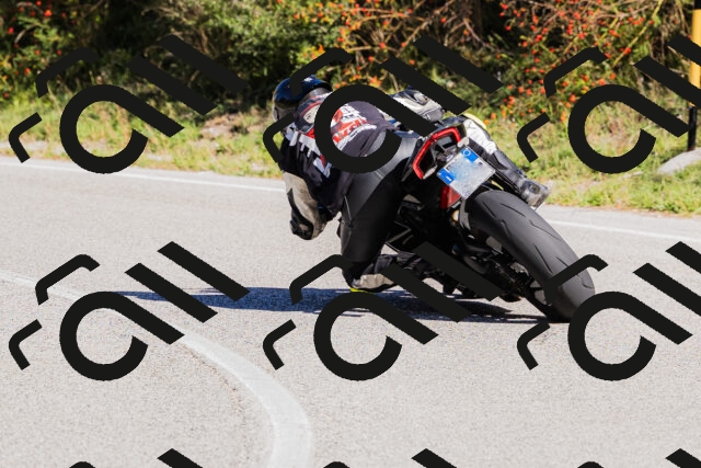 202509201128-_04A0775_c3