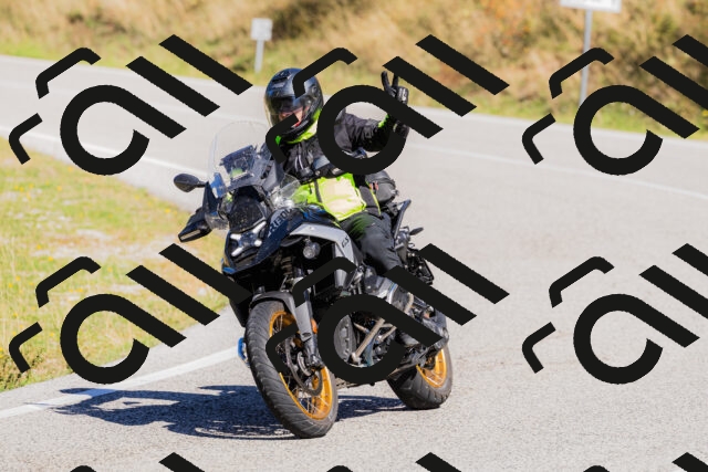 202509201135-_04A0852_c3