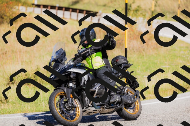 202509201135-_04A0853_c3