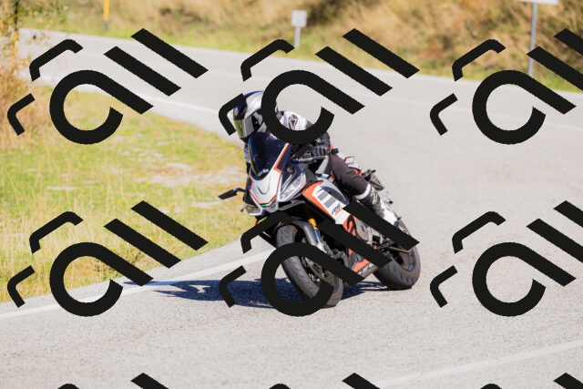 202509201139-_04A0875_c3