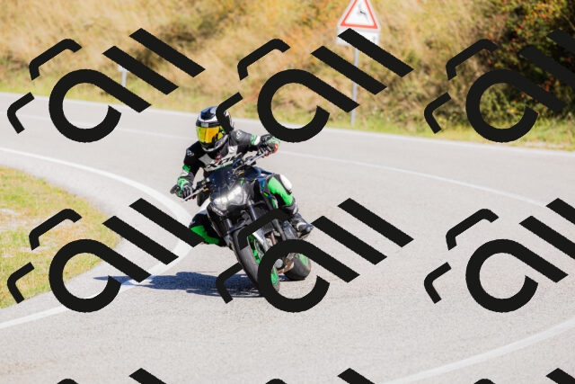 202509201139-_04A0877_c3