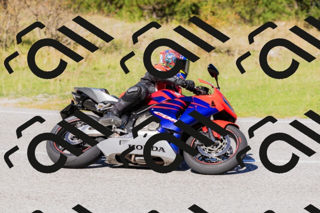 202509201201-_04A1107_c3