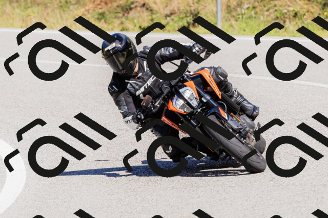 202509201201-_04A1115_c3