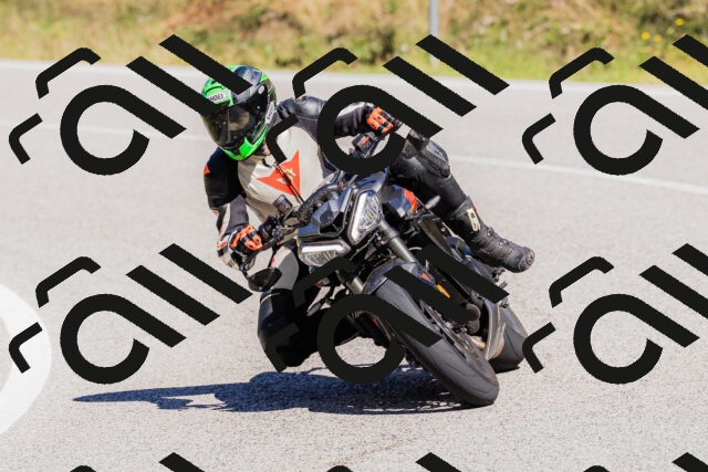 202509201202-_04A1129_c3