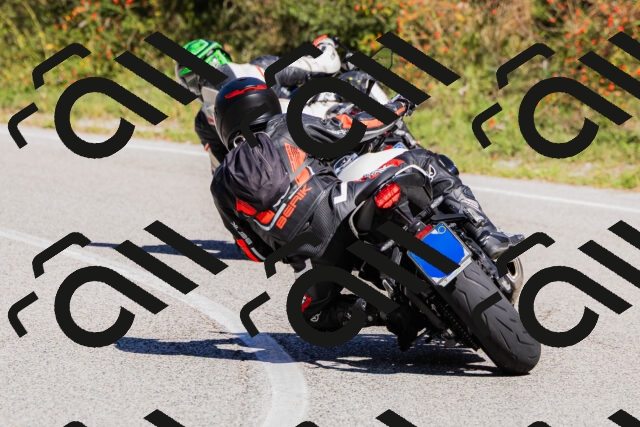 202509201208-_04A1204_c3