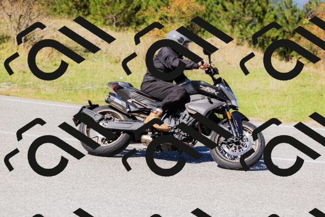 202509201250-_04A1577_c3