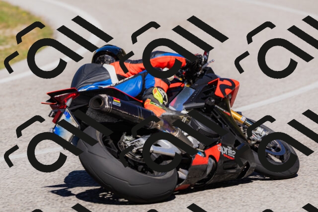 202509201305-_04A1698_c3