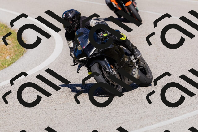 202509201308-_04A1755_c3