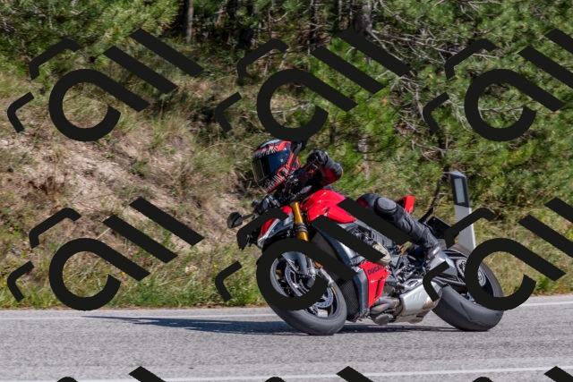 202509201404-DSC_3035_c4_