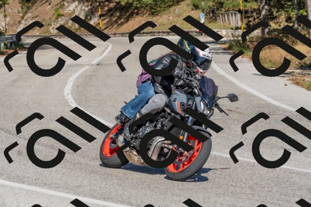 202509201443-DSC_3211_c4_