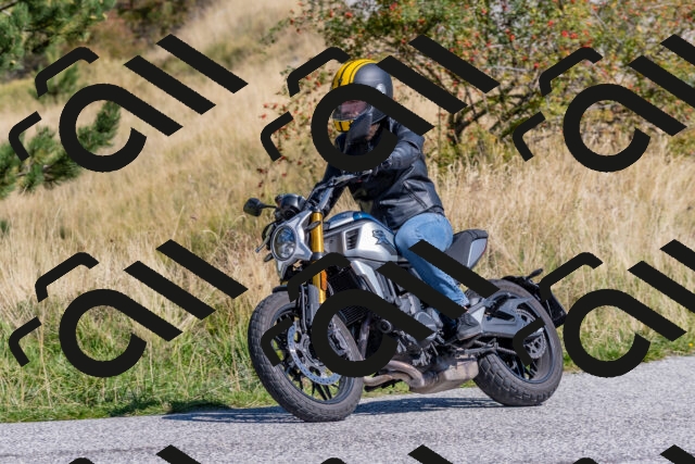 202509211202-DSC_4809_c4_