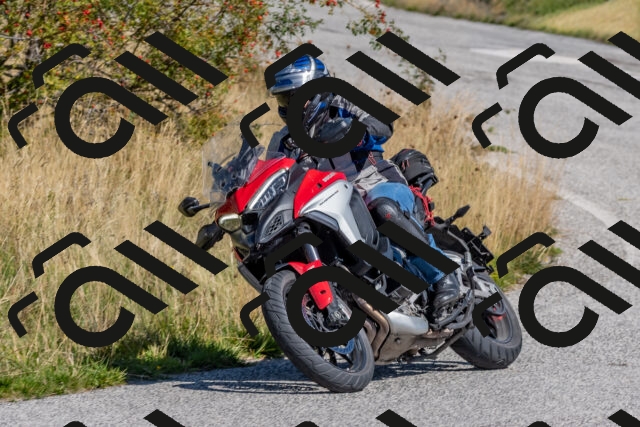 202509211218-DSC_4969_c4_