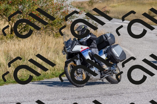 202509211220-DSC_4990_c4_