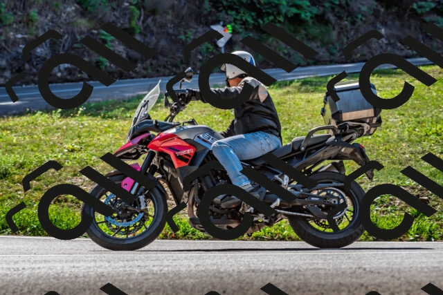 202509211200-DSC_3435_d2_