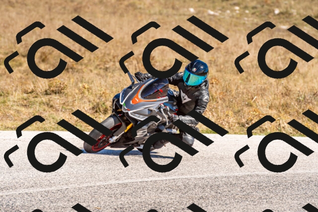 20250921124942-R01_3261_r1