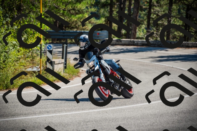 202509211211-DSC09409_c1_