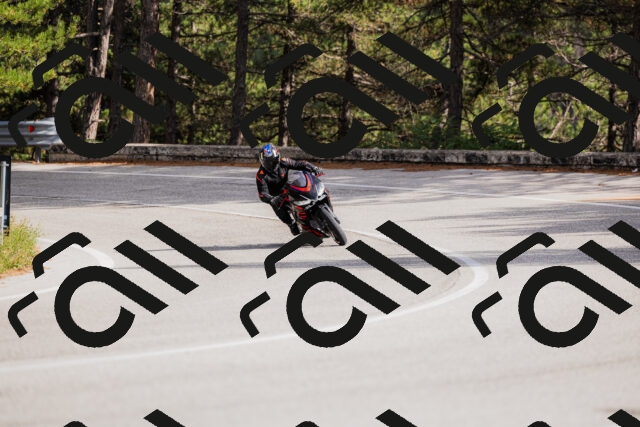 202509271518-_04A0440_c3