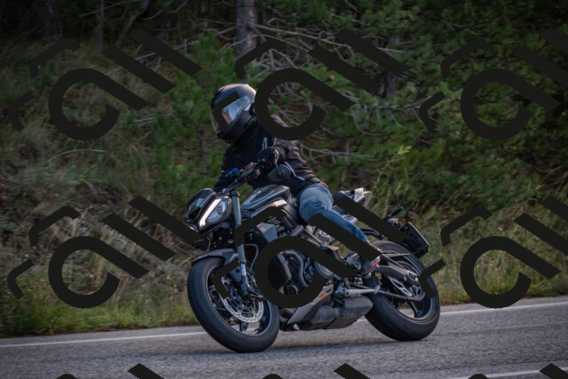 20250928105043-_5005643_am_