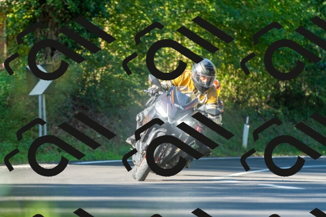 20250928095527_-R027833_r2