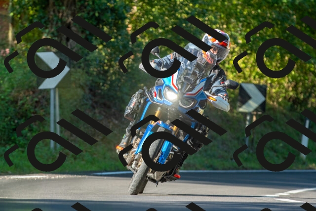 20250928095731_-R027853_r2