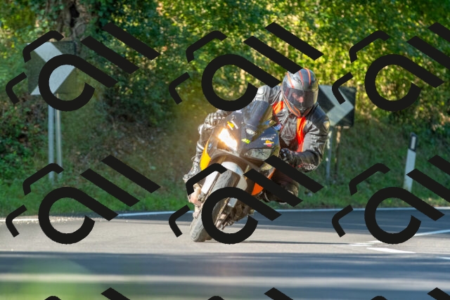 20250928095841_-R027868_r2