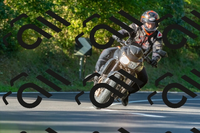 20250928095935_-R027871_r2