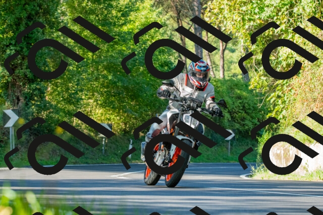 20250928095940_-R027874_r2