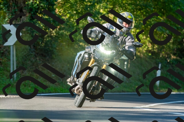 20250928100140_-R027881_r2