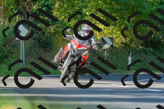 20250928100322_-R027888_r2