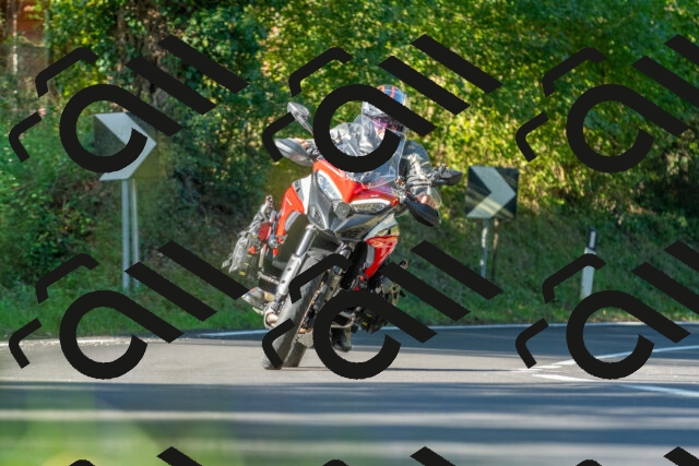 20250928100322_-R027889_r2