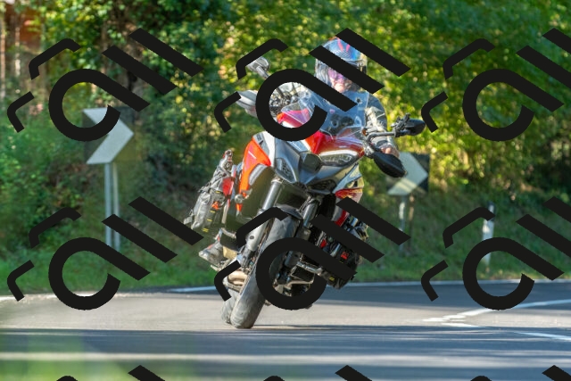 20250928100322_-R027890_r2