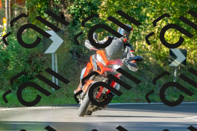 20250928100452_-R027908_r2