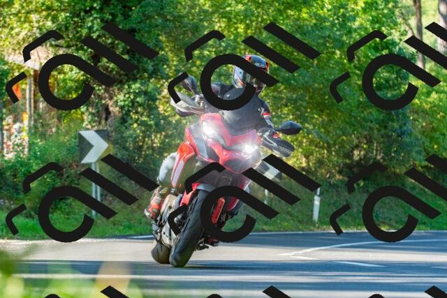 20250928100452_-R027910_r2