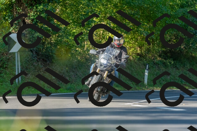 20250928100456_-R027912_r2